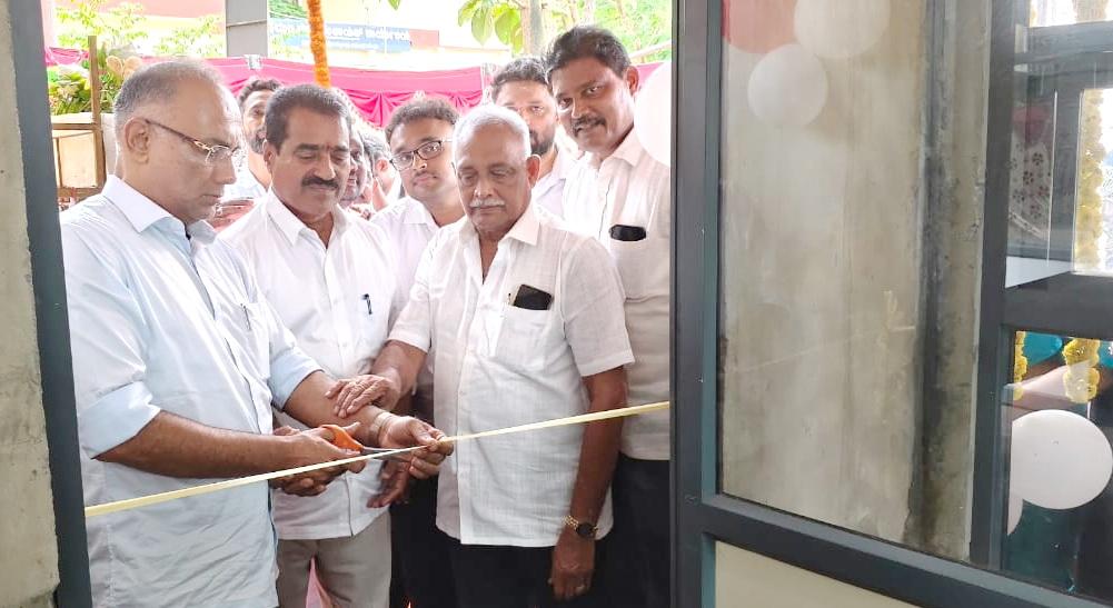 ಇಂದಿರಾ ಕ್ಯಾಂಟೀನ್ ದೇಶದಲ್ಲಿಯೇ ಮಾದರಿ ಕಾರ್ಯಕ್ರಮ: ಉಸ್ತುವಾರಿ ಸಚಿವ ದಿನೇಶ್ ಗುಂಡೂರಾವ್